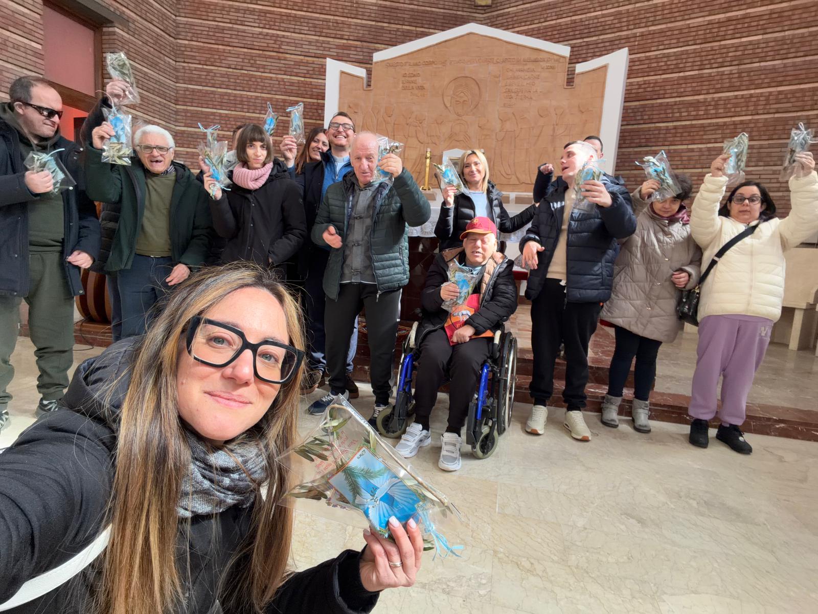 Ospiti e operatori del centro diurno Help Handicap insieme