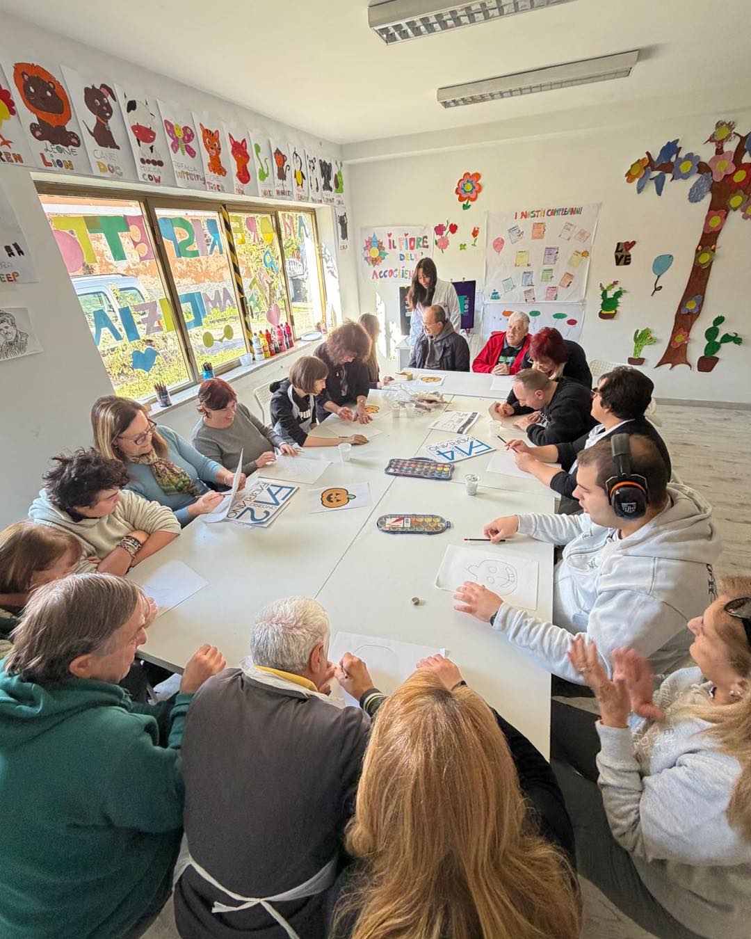 Laboratorio di disegno al centro diurno Help Handicap
